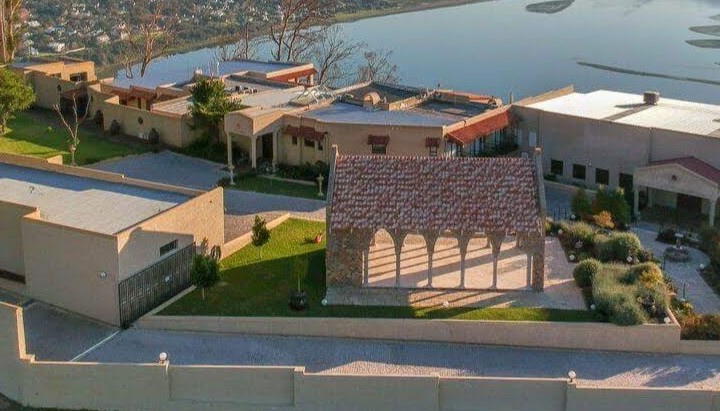 Commercial Property for Sale in Uitzicht Western Cape